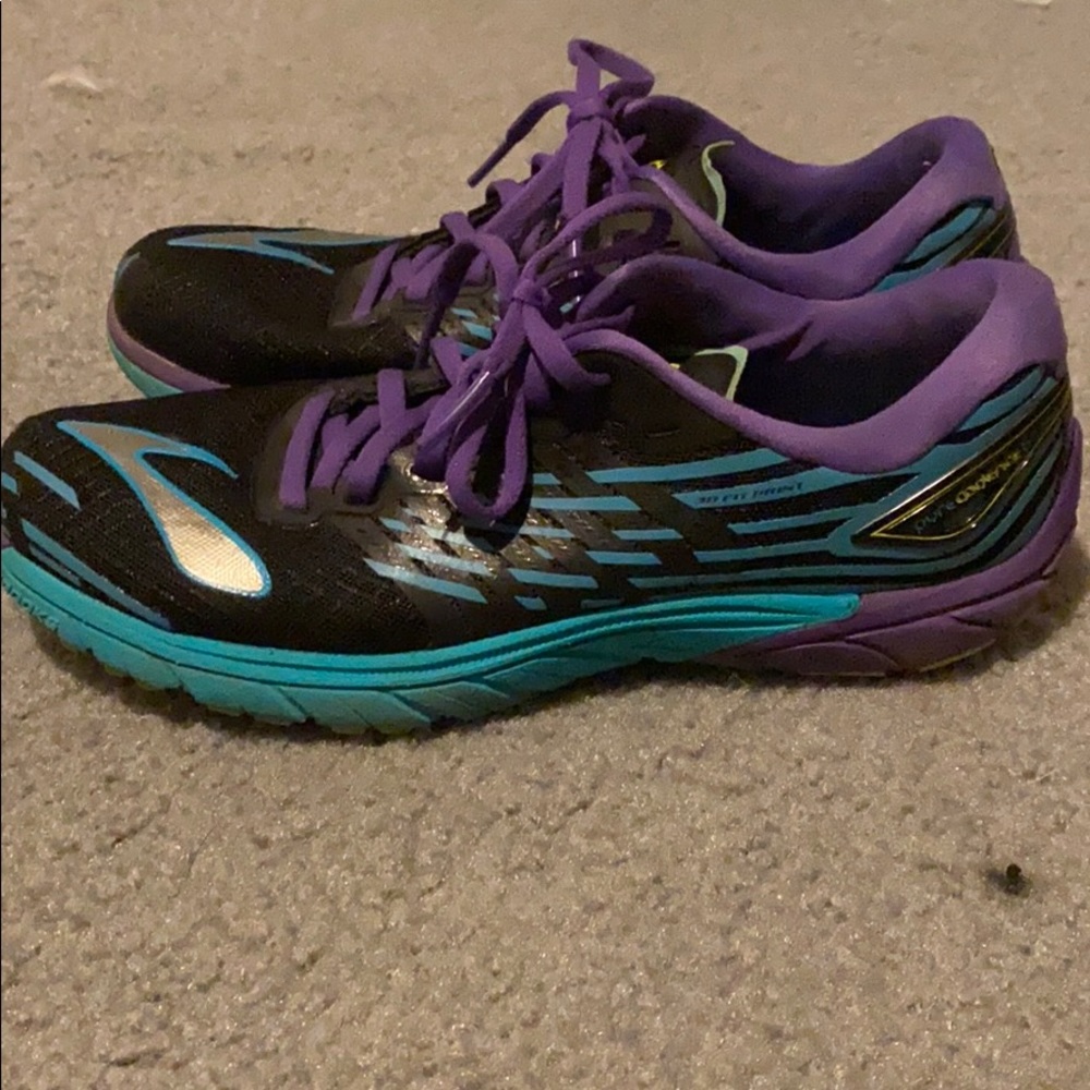 brooks running shoes - Picture 2 of 3